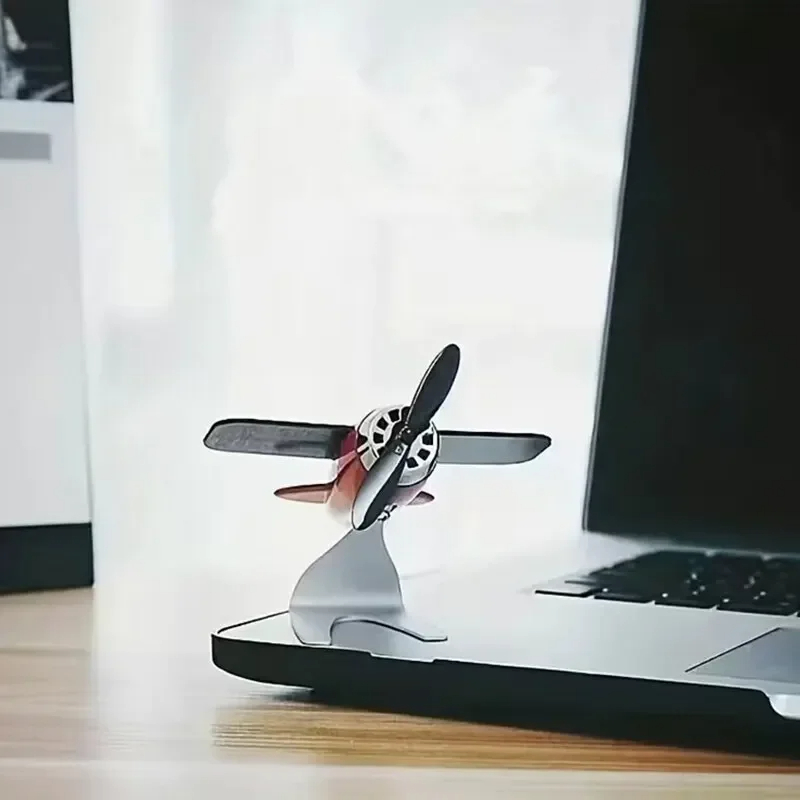 Solar Airplane Creative Men's  – Interior Design Mockup Bewertung und Preis